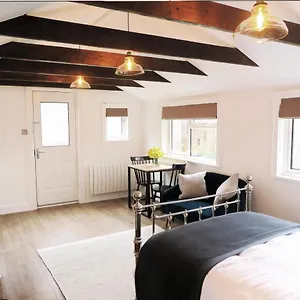 The Annexe - Private, Self-contained With Parking , Southampton United Kingdom