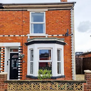 Tudor Delightful House By Staystaycations , Gloucester United Kingdom